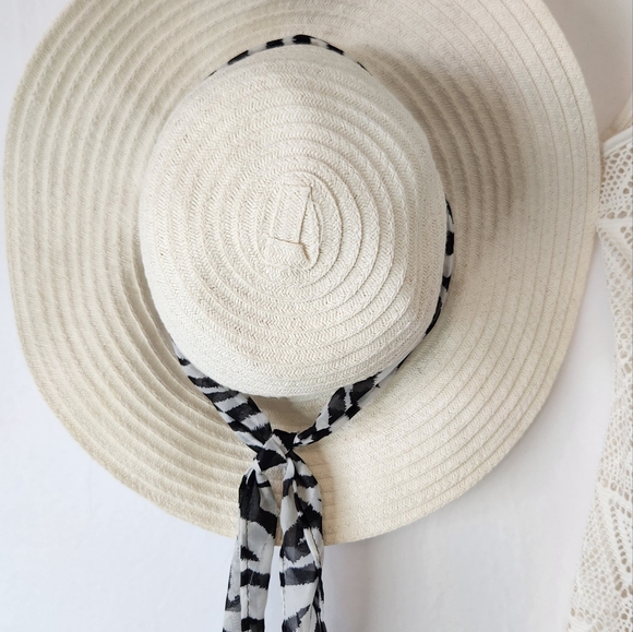 Xhilaration Swimsuit Coverup and Matching Hat For Sun Protection - Picture 8 of 8